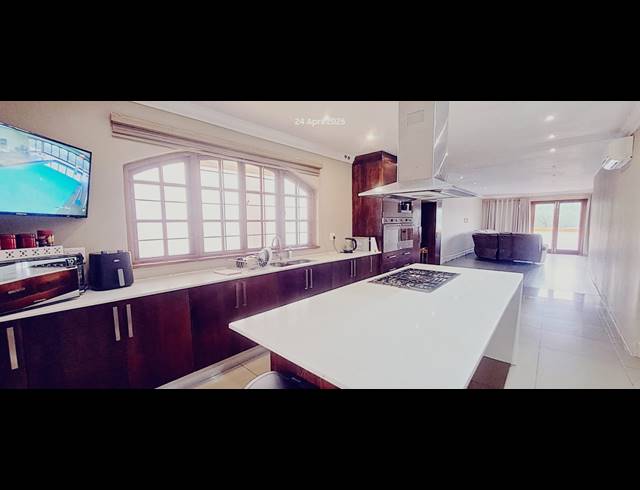 5 BEDROOM FREESTANDING FOR SALE IN FERNCLIFFE